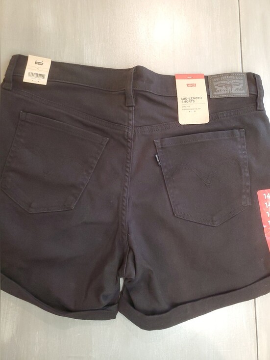 Levi's Pants - NWT Levi's Black Denim Mid-Length Rolled Cuff Women’s Shorts In Size 32/Size 14